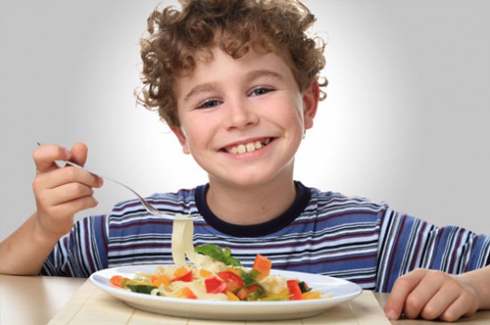 ۱۰ غذايي كه كودكان (۱ تا ۶ ساله) نبايد بخورند!