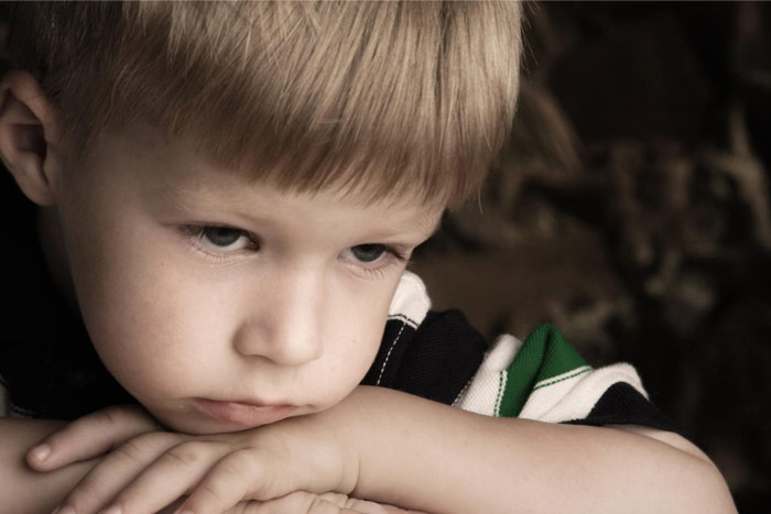 ۸ راهکار آسان و عملی برای درمان افسردگی در کودکان +فیلم - بهترین کودک