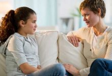 کودک در حال صحبت کردن