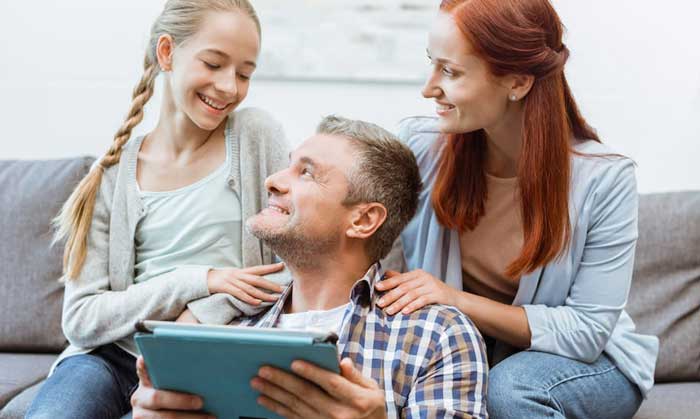 دوست بودن والدین با نوجوان