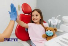 معاینه دندان دختر کوچولو