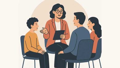 ریپورتاژ مشاور در حال صحبت با کودکان