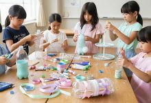 6 دختر کوچولو در حال ساخت کاردستی با بطری نوشابه