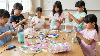 کاردستی 6 دختر کوچولو در حال ساخت کاردستی با بطری نوشابه