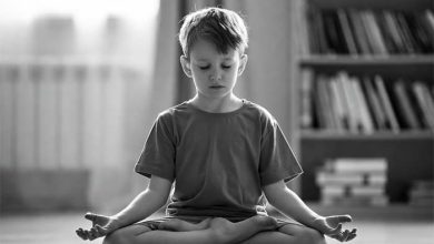 کودک در حال انجام یوگا