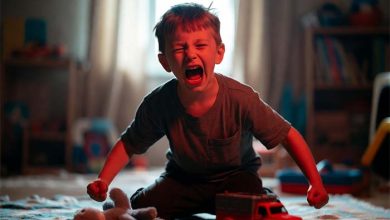 پسربچه عصبانی و بیحوصله