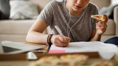 حافظه تغذیه نامناسب و فستفود هنگام مطالعه